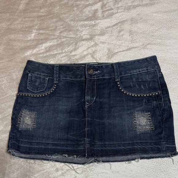 Guess vintage Mini Skirt with Studded Details for women’s size 29 - Picture 1 of 8